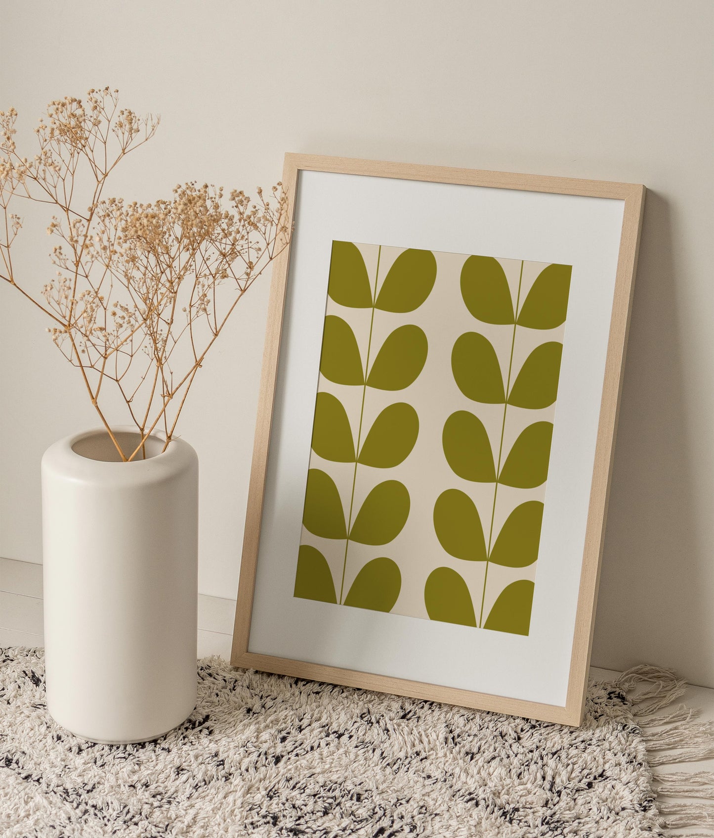 Minimalist Leaf Print in Green