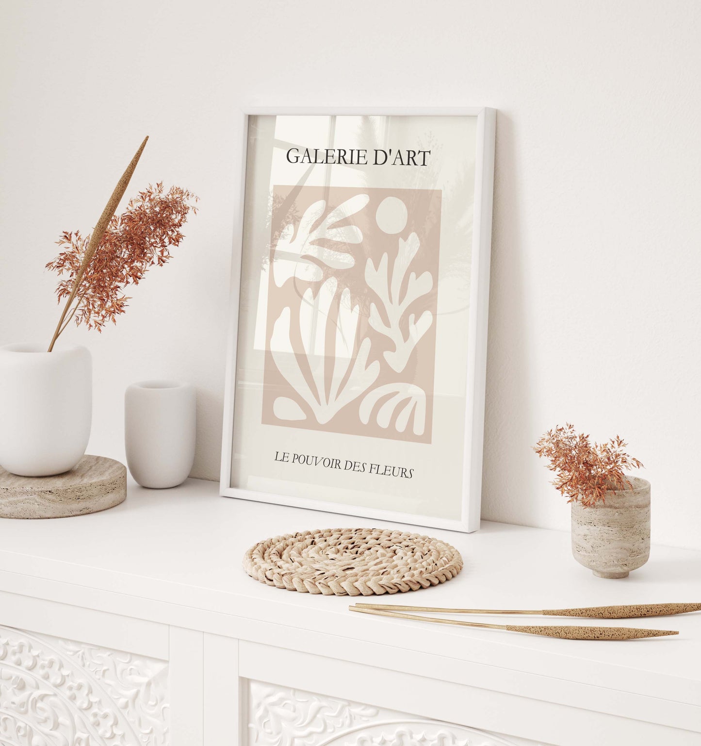 Wall art print in neutral tones and a minimalist style with text Galerie D'Art, Le Pouvoir Des Fleurs